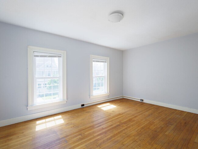 Building Photo - Charming and spacious 4-bedroom, 2 full bath home located in the City of Watertown.