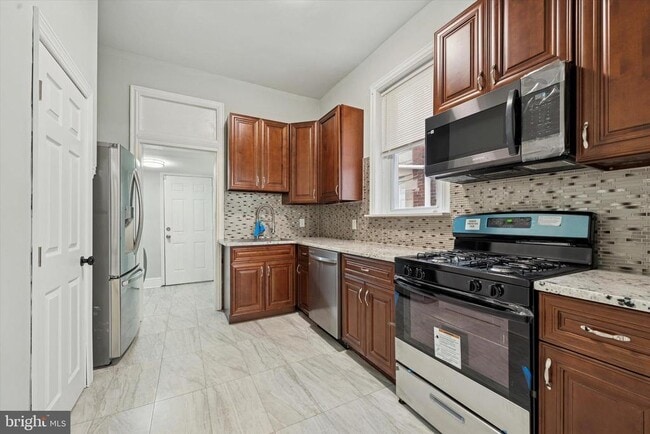 Building Photo - 2422 W Norris St