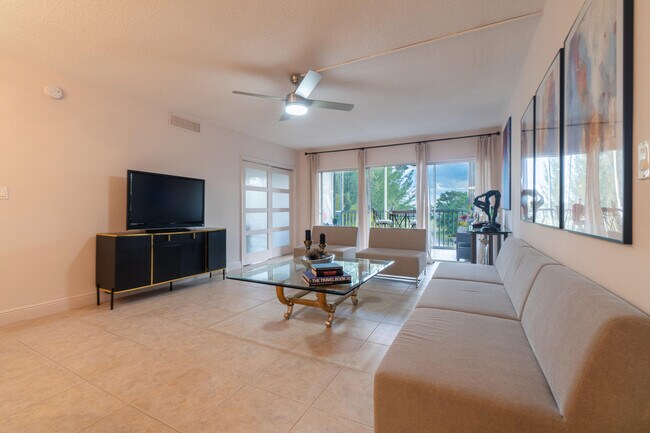 Building Photo - 3200 N Palm Aire Dr