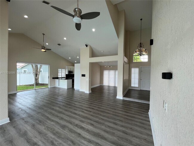 Building Photo - 1127 Laguna Springs Dr