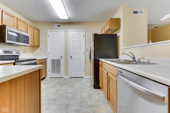 Building Photo - 6028 Wildcat Dr