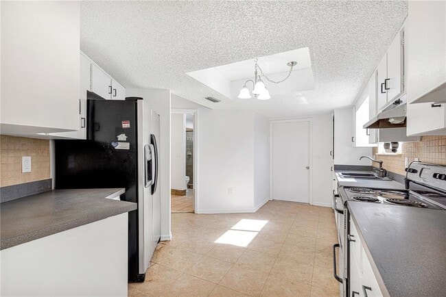 Building Photo - 10962 SW 81st Ave