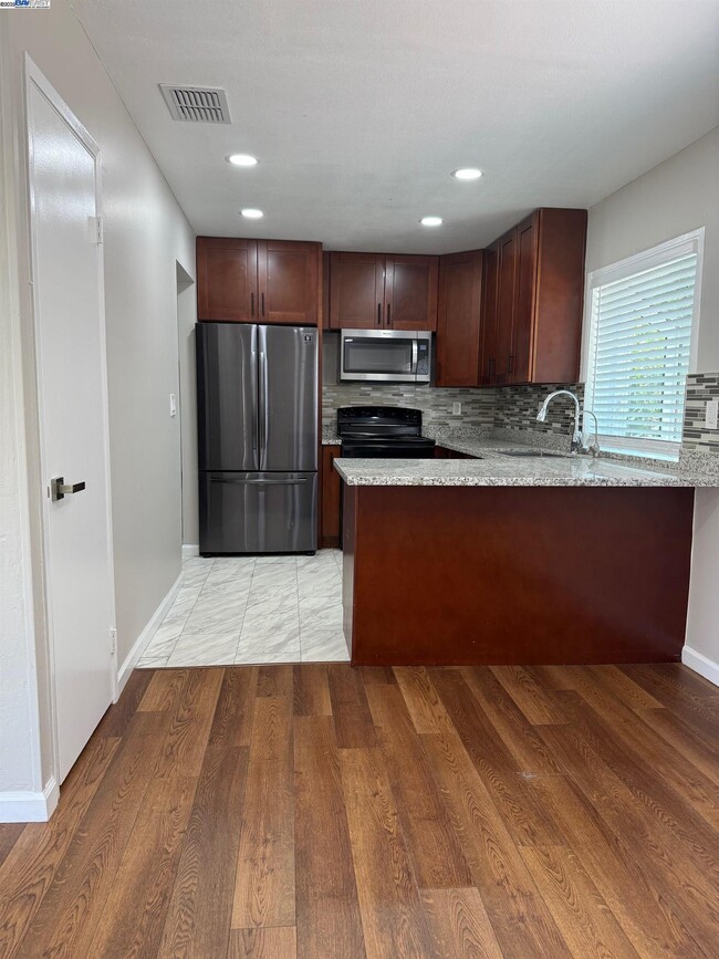 Building Photo - 2652 Autumnvale Dr
