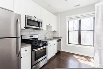 Building Photo - 2 bedroom in Chicago IL 60613