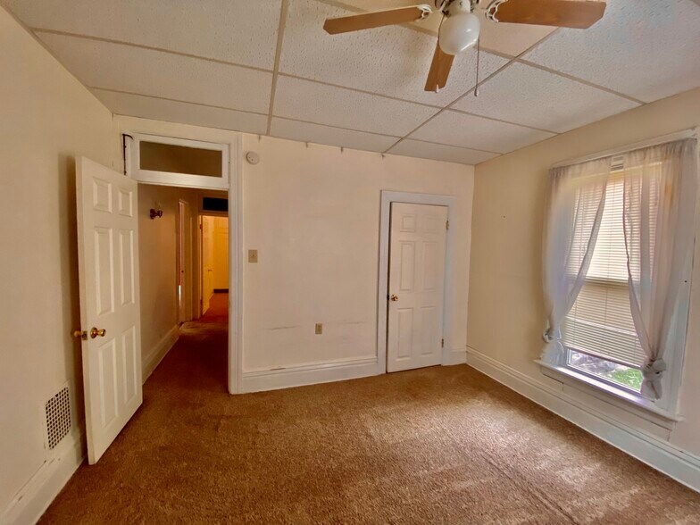 Building Photo - 1063 W 8th St