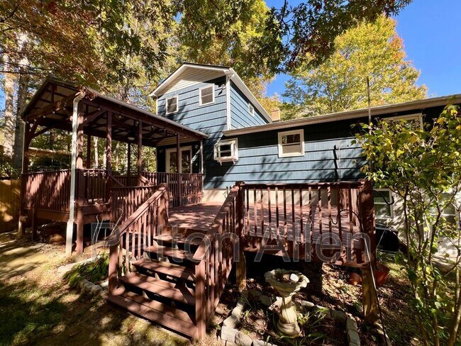 Building Photo - 126 Locust Ct