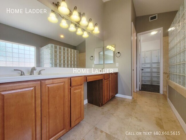 Building Photo - 9030 S 10th Dr