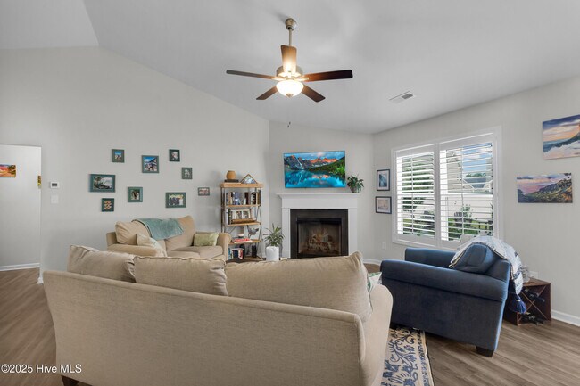 Building Photo - 429 Palisades Way