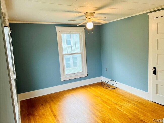 Building Photo - 1005 Gotham St