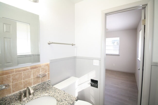 Building Photo - Adorable 3 bed in Midwest City