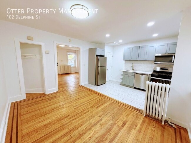 Building Photo - 402 Delphine St