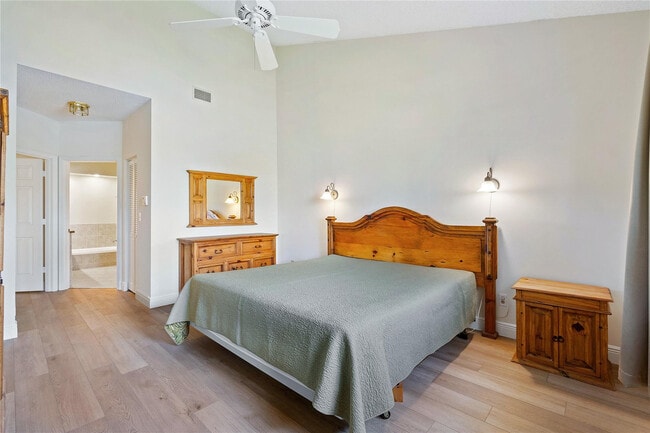 Building Photo - 302 Sea Oats Dr