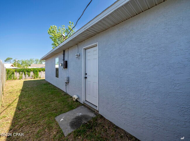 Building Photo - 3722 Burnham Way