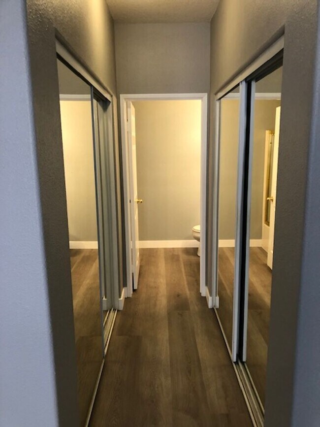 Building Photo - Beautiful 3 bedroom 2 bath Townhome across...