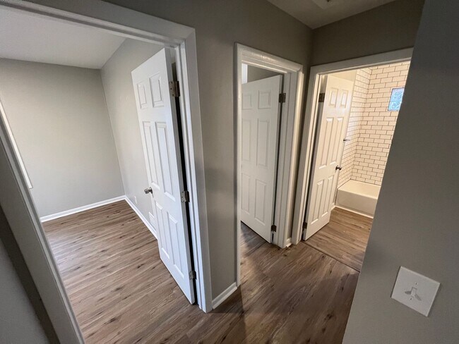 Building Photo - Remodeled 2BR Home in Central Park!