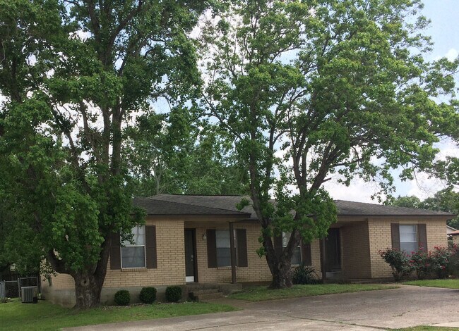 Building Photo - 3600EL