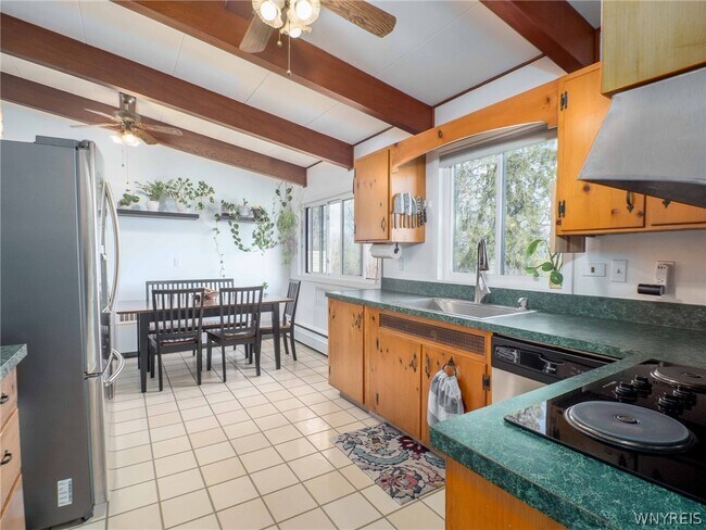 Building Photo - 2392 N Maple Ave