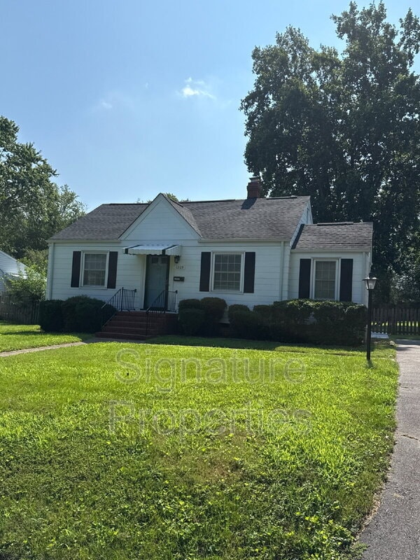 Primary Photo - 1209 Foxcroft Rd