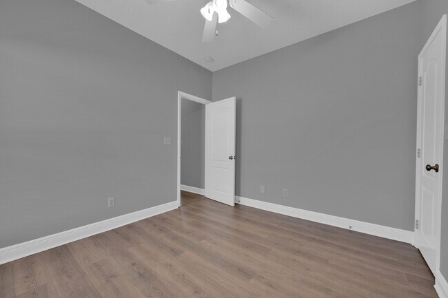 Building Photo - 472 Prairie Field Dr