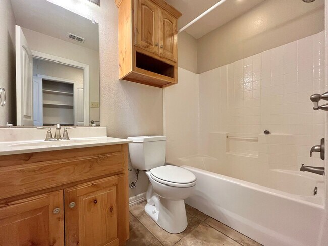 Building Photo - 302 Princess Place
