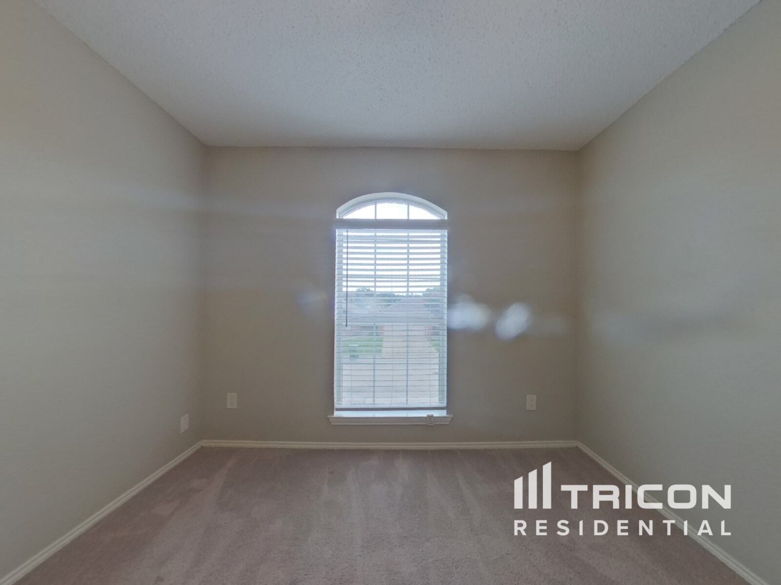 Building Photo - 5115 Whitehaven Dr