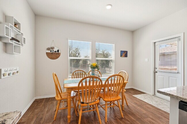 Building Photo - "Rent to Own this Charming 3-Bed Oasis with 18 month lease!*"