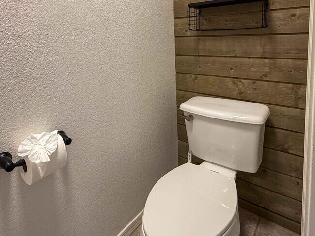 Building Photo - 3103 W Zachary Dr