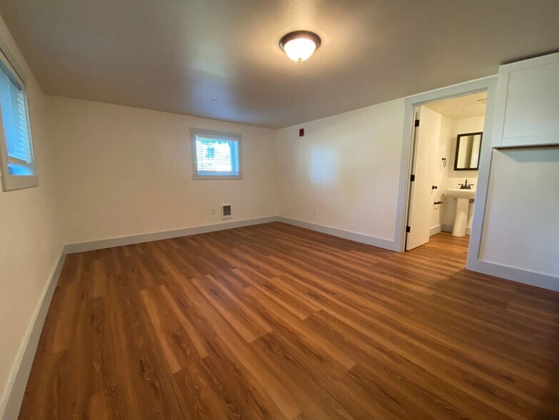 Building Photo - Red Maple Apartments