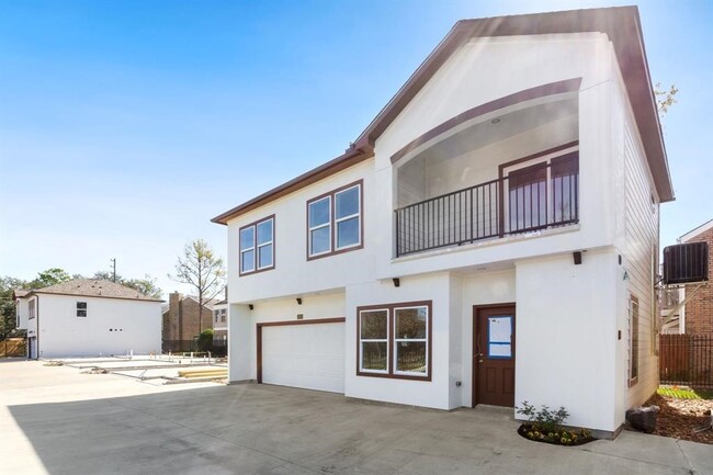 Building Photo - 11623 Waldemar Dr