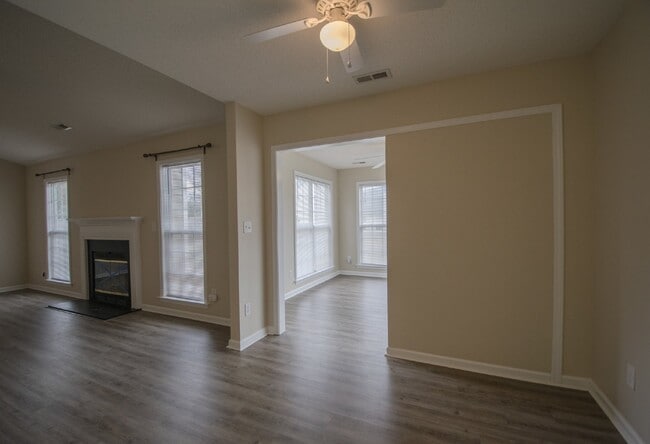 Building Photo - 32 N Sunberry Trail