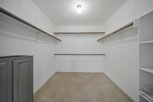 Building Photo - 14127 Highcroft Dr