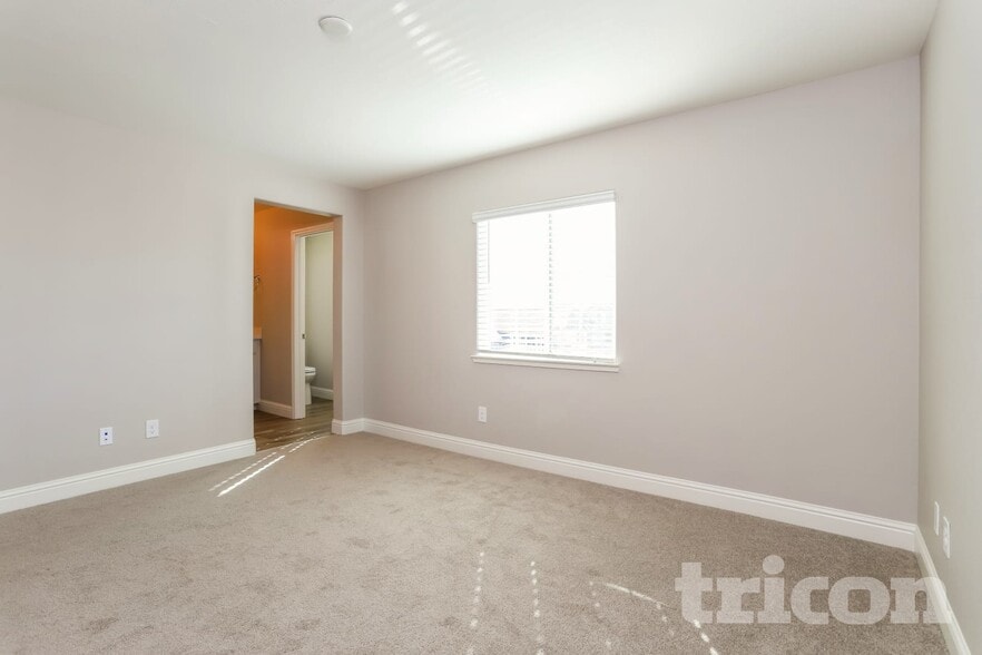Building Photo - 2034 Comstock Ln