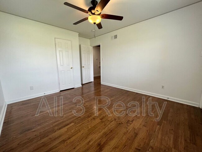 Building Photo - 1308 Federal Dr