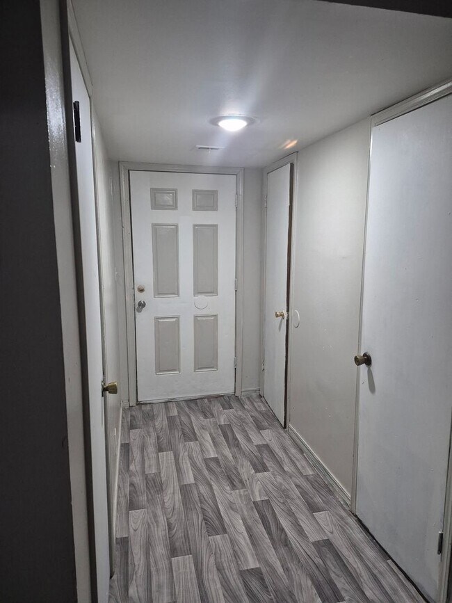 Building Photo - 5110 S Delaware Pl