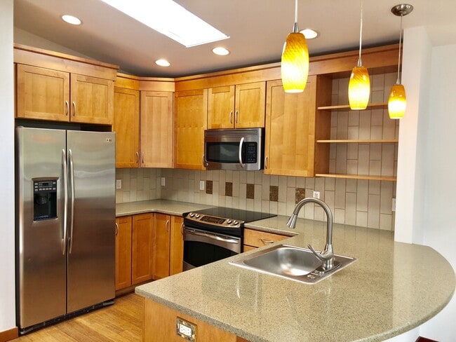 Building Photo - Bellevue Apartment