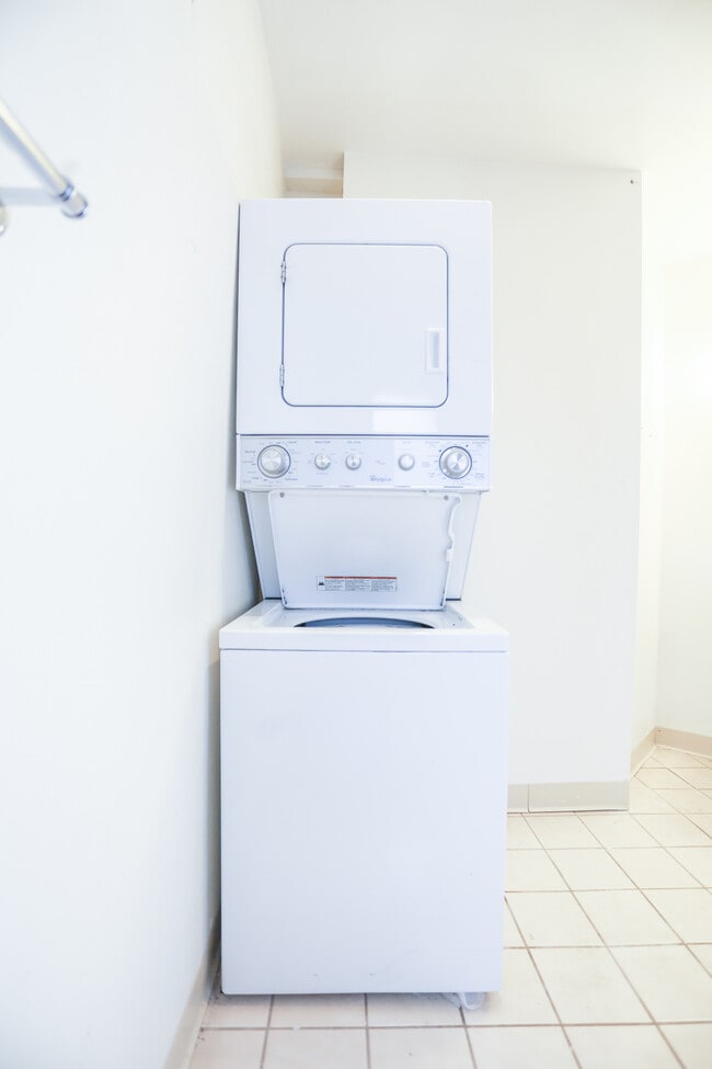 Building Photo - 5219 N Clark St