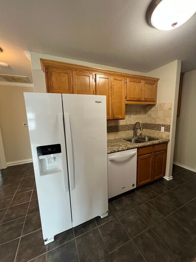 Building Photo - 970 Austin Ct