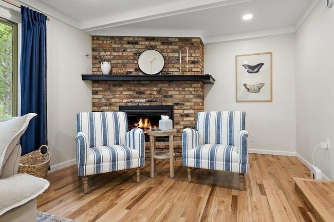 Building Photo - 1424 Vista Ln SW