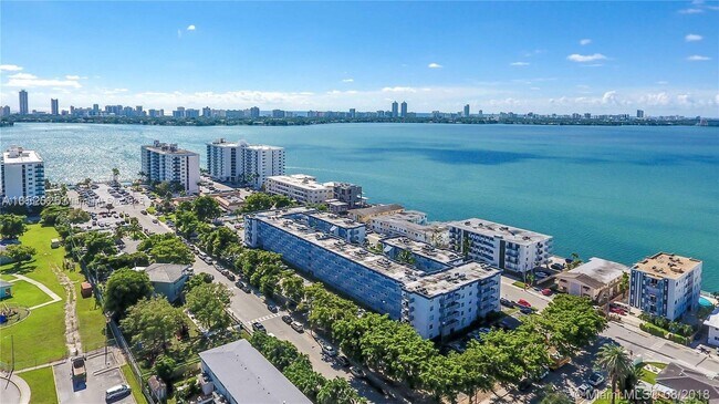 Building Photo - 1801 S Treasure Dr