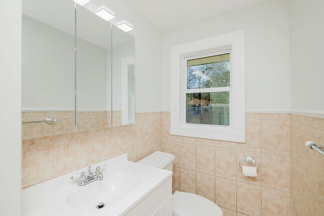 Building Photo - 125 Temi Rd