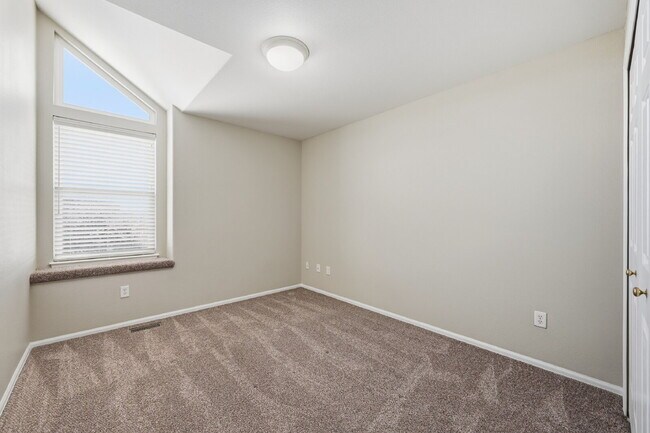 Building Photo - $2,620.95 with $300 off the first month's rent, 5 Beds - 3.5 Bath, Single Family Home in Colorado...