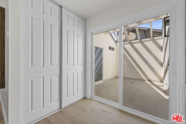 Building Photo - 13 Pepper Ct