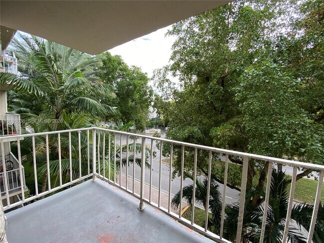 Building Photo - 1805 Sans Souci Blvd