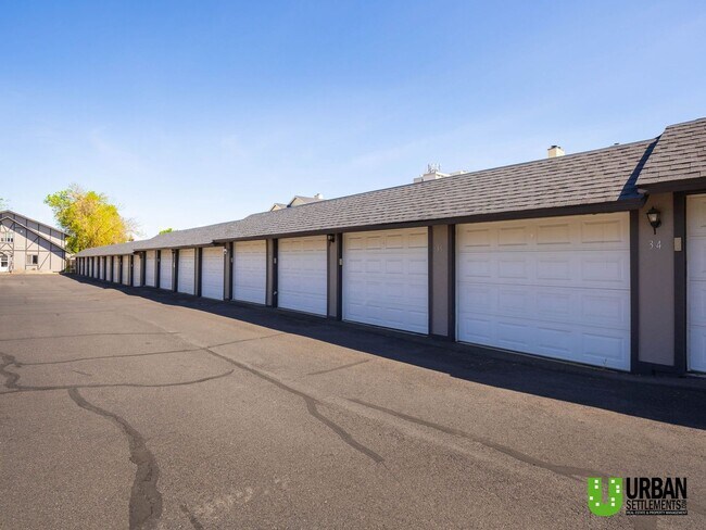 Building Photo - Top-Level 2 Bed / 1 Bath Condo with Garage & In-Unit Laundry – Shiloh Hills