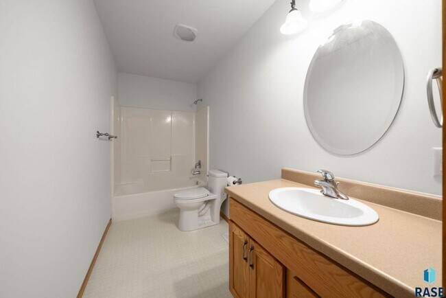 Building Photo - Charming Multi-Level Home! Large Backyard,...