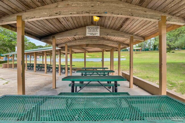 Building Photo - 1306 E Hernandez St