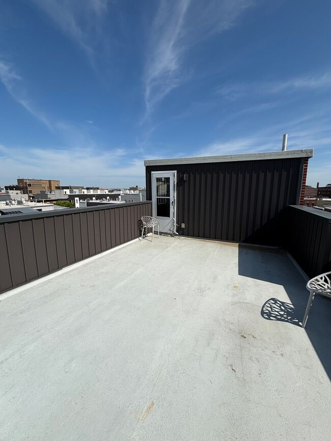 Building Photo - Gorgeous 4 Bedroom house with Three Roof-D...