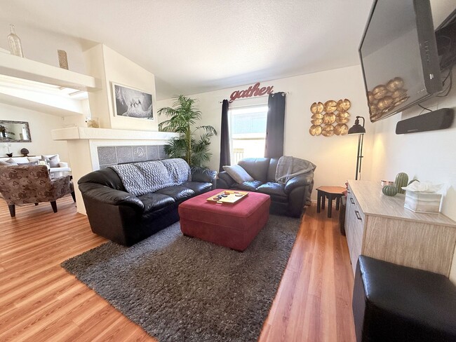 Building Photo - AVAILABLE NOW! 3 Bed / 2 Bath Condo in 55+...