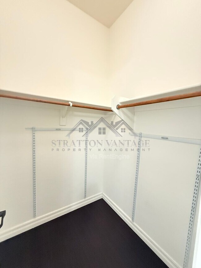 Building Photo - 4032 S Pleasant Pl