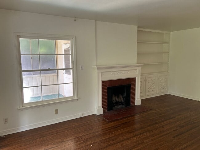 Building Photo - Rare Nostalgic Vintage 2Bedroom Home